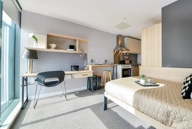 1 bed studio, West Street, Devonshire Green, Sheffield, S14FD - Image 2